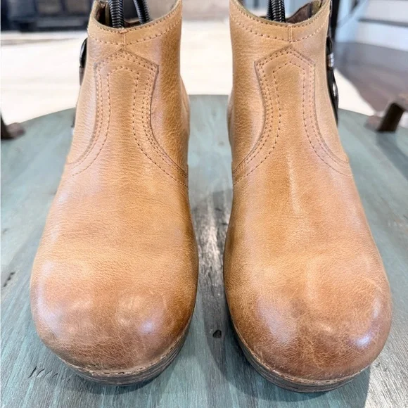 Dansko Tan Leather Ankle Boots – Size 39 (US 8.5–9) Comfort Wedge Booties - Picture 8 of 14
